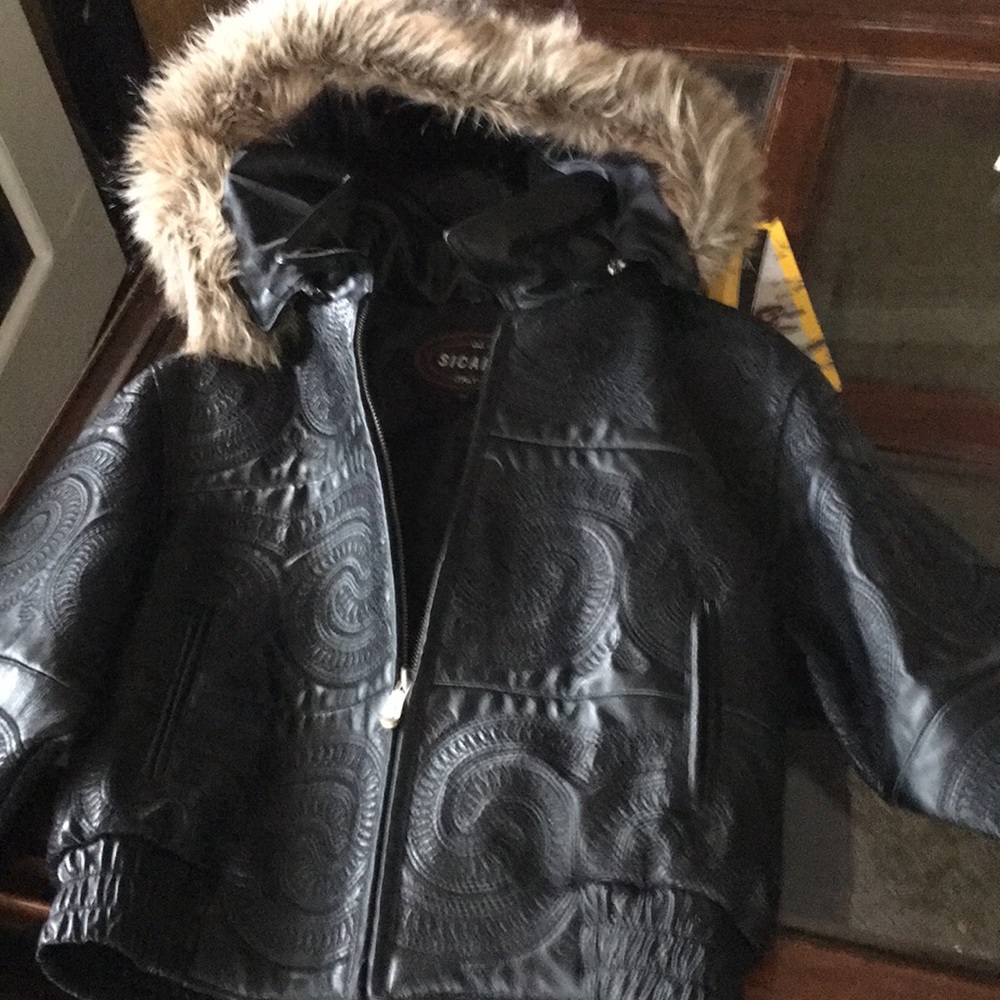 Never worn child’s leather bomber jacket. Measures 20” pit to pit. 19” long